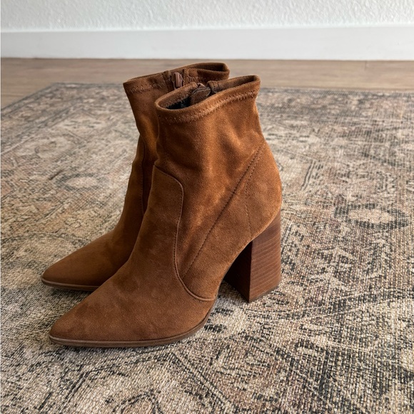 Steve Madden - Elegant Brown Suede Ankle Boots (7.5) - Picture 3 of 5